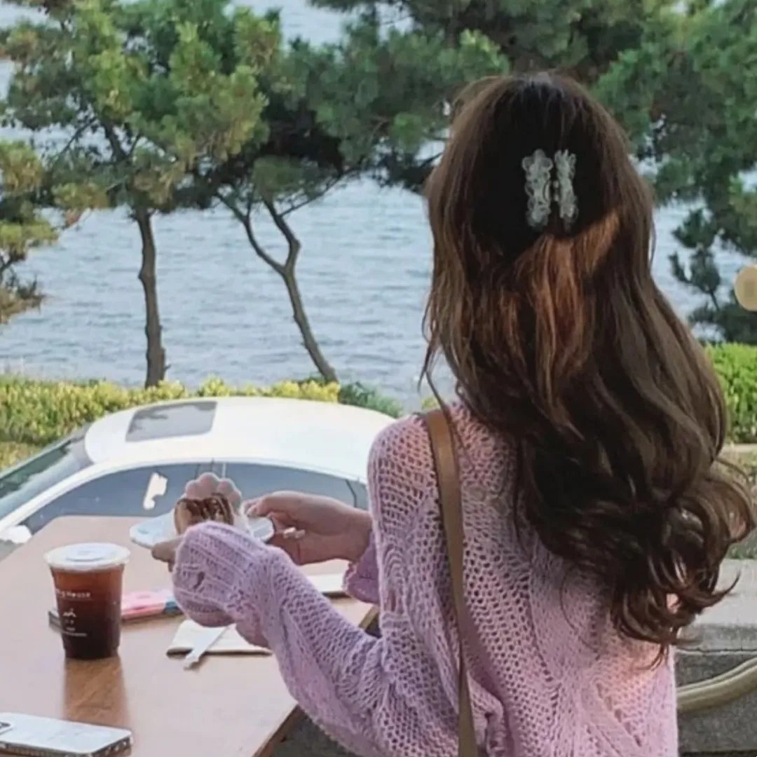 三女性
